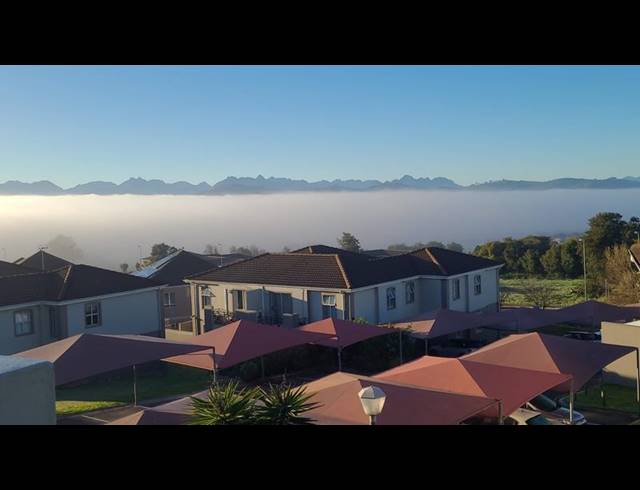 2 BEDROOM APARTMENT FOR SALE IN VREDEKLOOF HEIGHTS